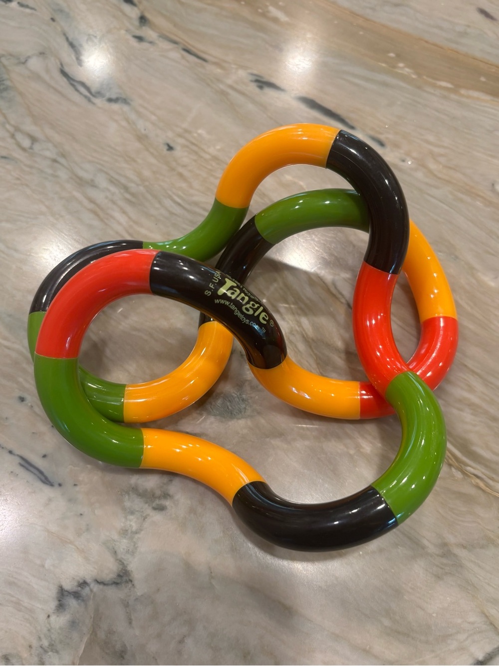 Tangle Original (Green, Orange, Yellow, Red, Black)